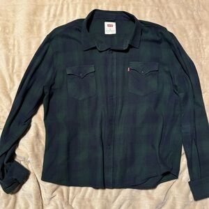 Levi’s all-cotton flannel, untuckable length